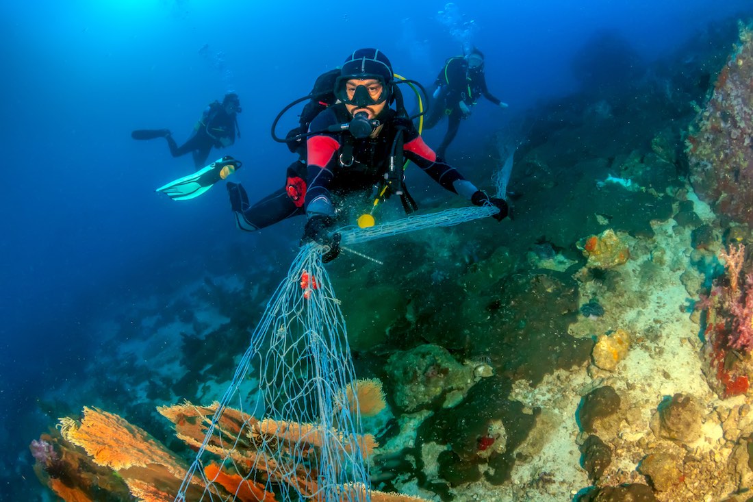 SCUBA Divers get involved in Dive Against Debris
