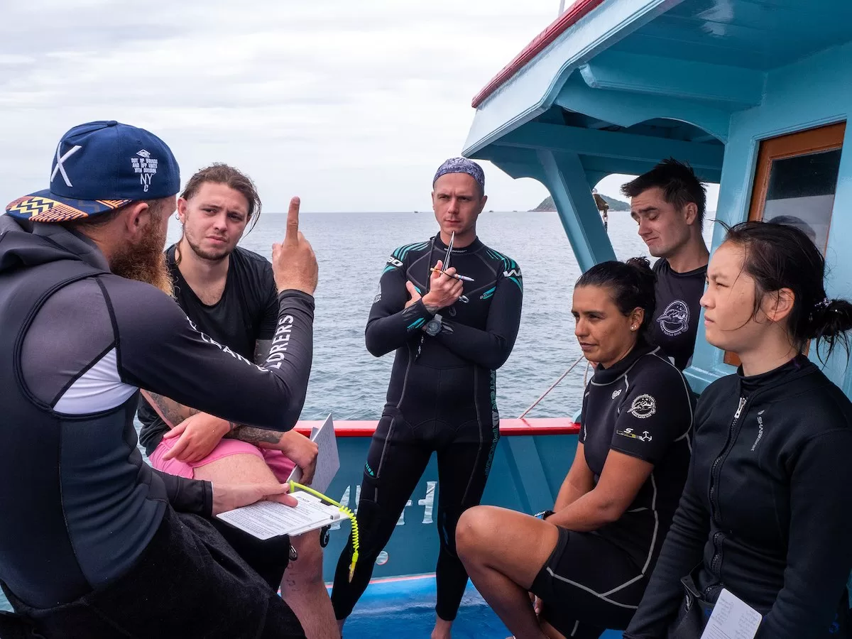 best padi dive instructor development courses in thailand - boat briefings