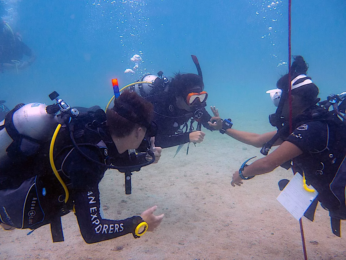 PADI Instructor Development course in Koh Tao, Thailand - IDC Candidates in Open Water Demonstrating