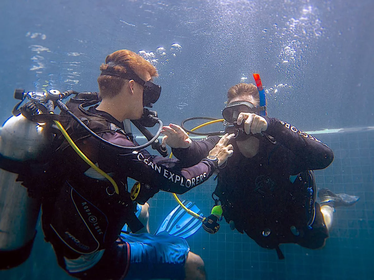 PADI Diving Instructor course in Thailand - CESA Demonstration in the Pool