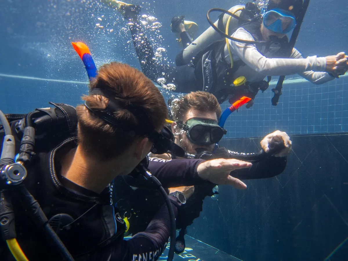 PADI Diving Instructor course in Thailand - IDC Candidates CESA Evaluations in the Pool