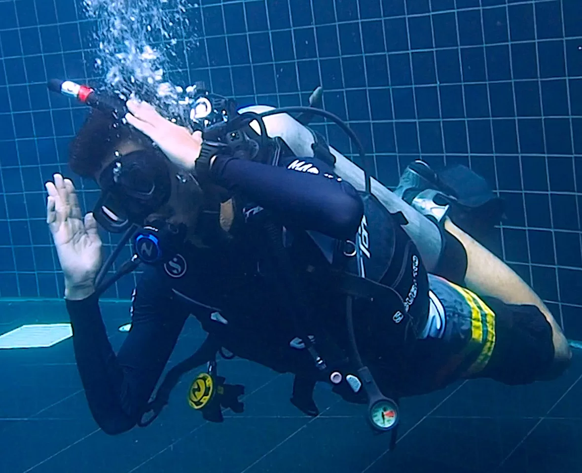 PADI Diving Instructor course in Thailand - IDC Candidates Neutrally Buoyant Skills in the Pool