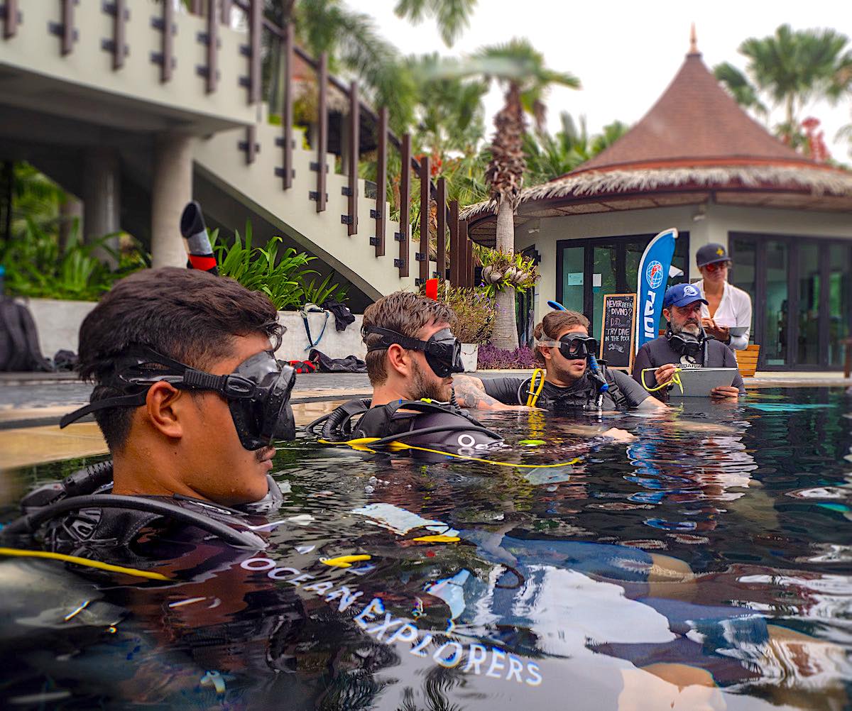 padi diving instructor courses in thailand - pool presentations