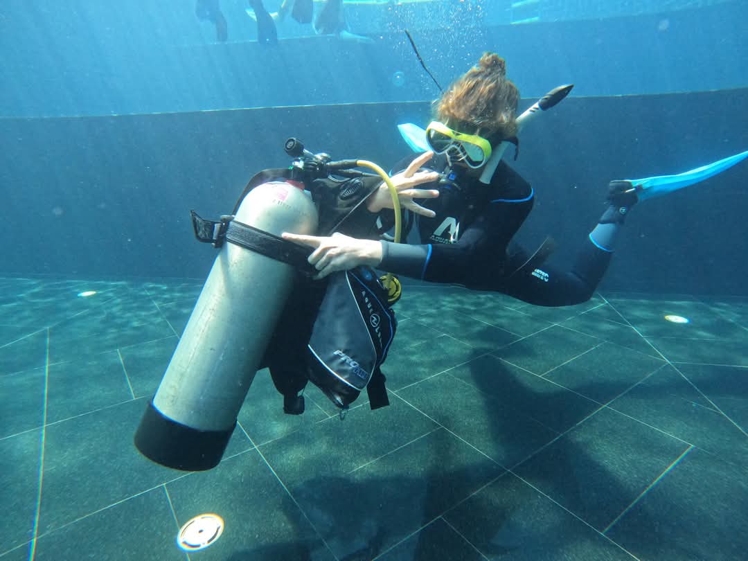 Demonstrating Neutral Buoyancy in Confined Water